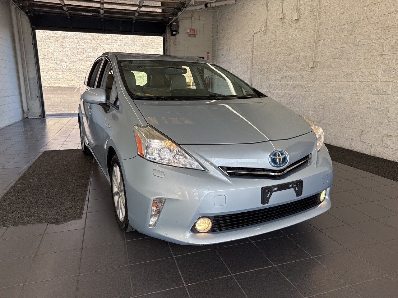 2012 Toyota Prius V Five photo 2