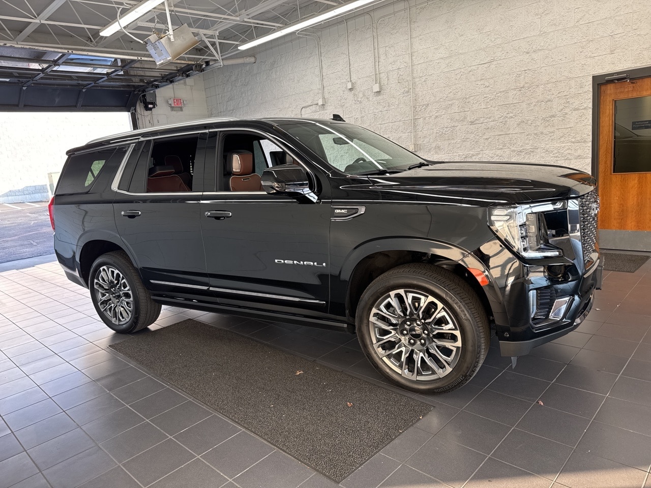 2024 GMC Yukon Denali Ultimate's photo