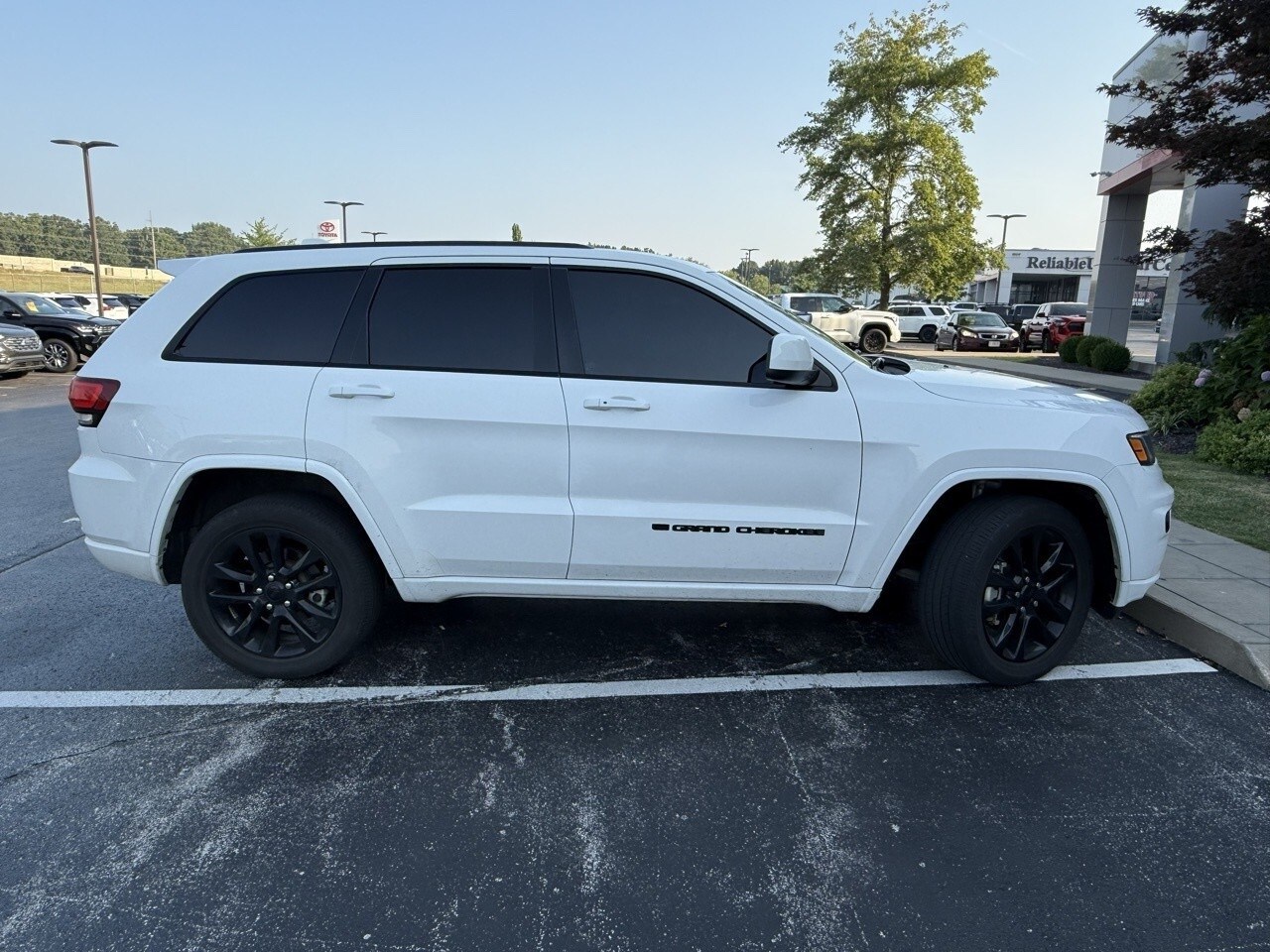 2022 Jeep Cherokee Laredo X photo 2