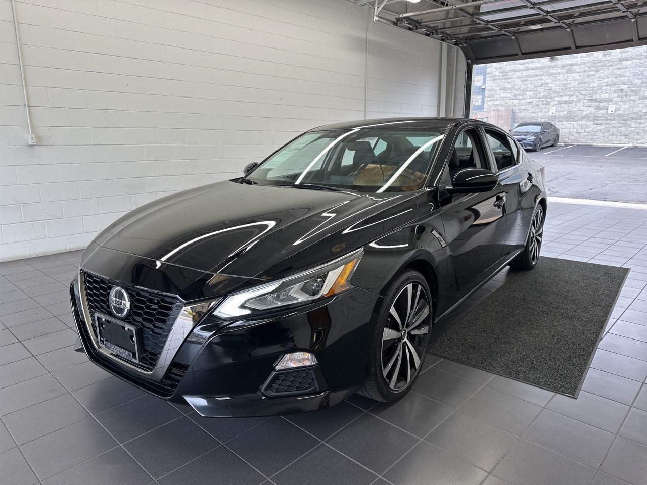 Used 2021 Nissan Altima SR with VIN 1N4BL4CV5MN407986 for sale in Springfield, MO