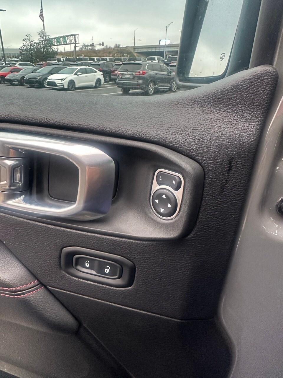 2023 Jeep Wrangler Rubicon photo 3