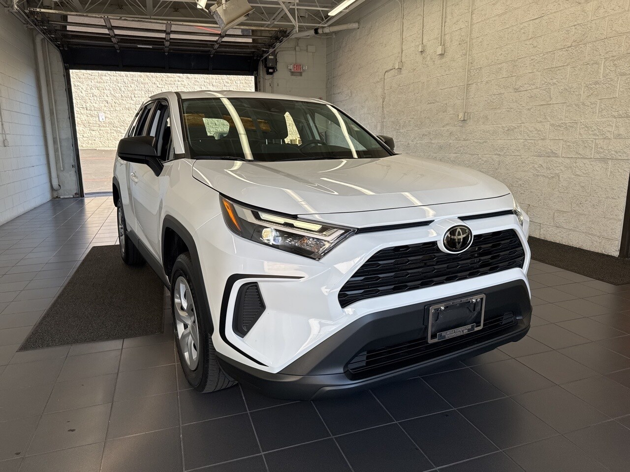 2023 Toyota RAV4 LE photo 2