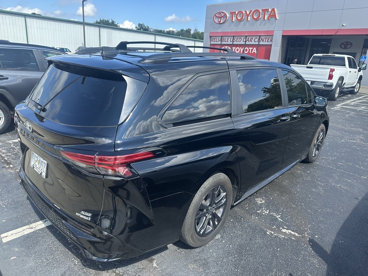 2024 Toyota Sienna XSE photo 2