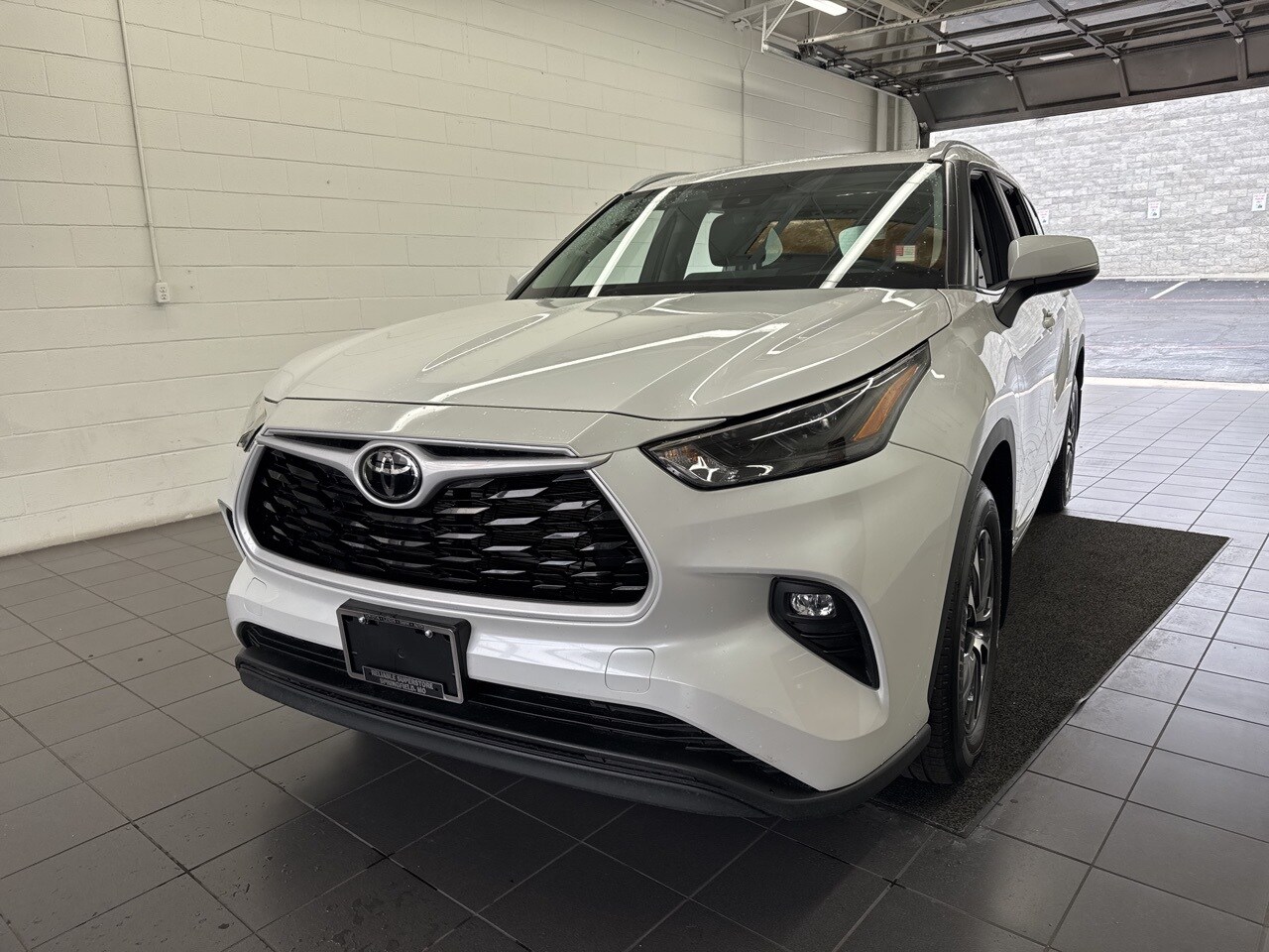 2025 Toyota Highlander Hybrid XLE photo 3