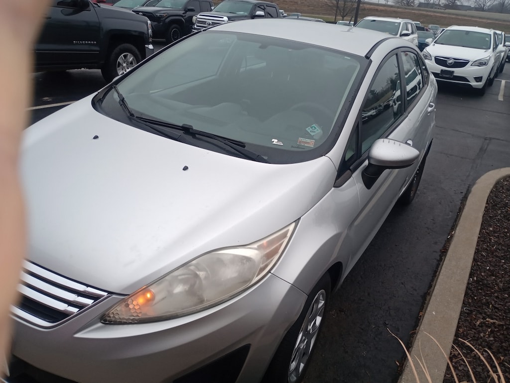 Used 2011 Ford Fiesta SE Sedan
