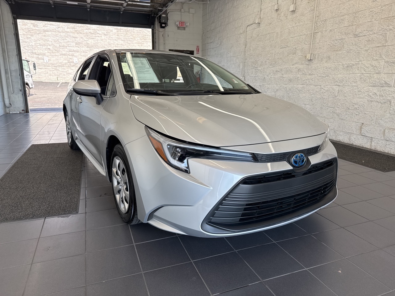 Used 2023 Toyota Corolla LE with VIN JTDBCMFE9P3018631 for sale in Springfield, MO