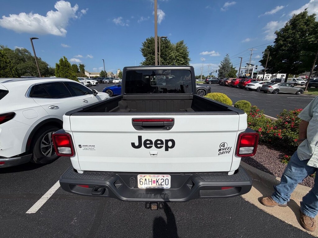 Used 2023 Jeep Gladiator Willys Truck