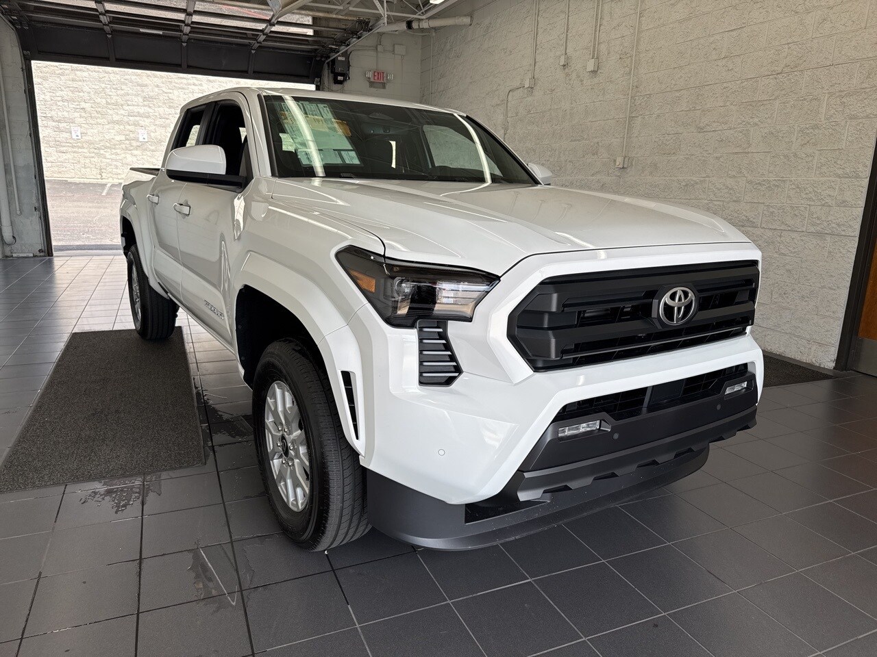 2025 Toyota Tacoma SR5 photo 2