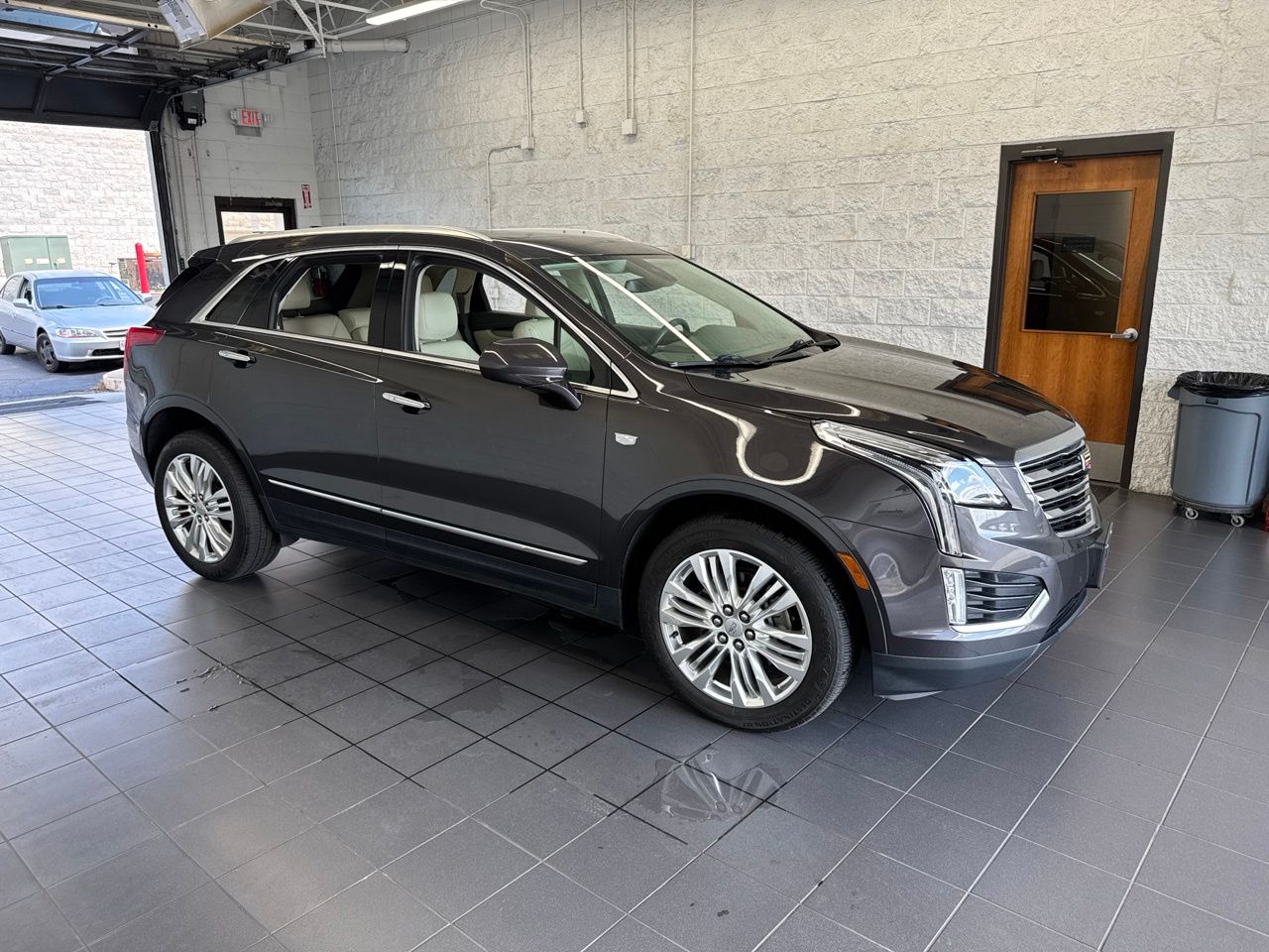 2017 Cadillac XT5 FWD Premium Luxury's photo