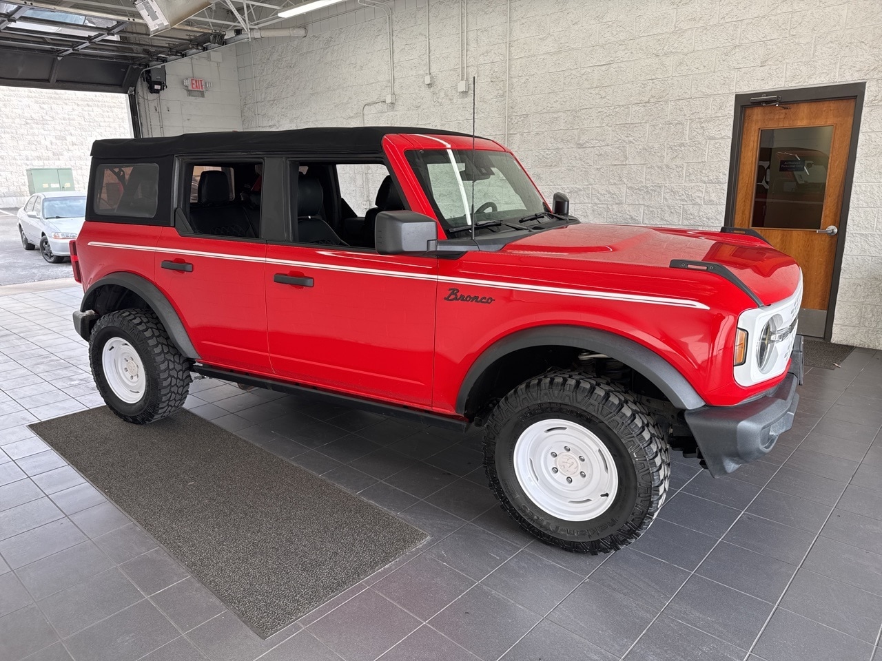 2023 Ford Bronco 4-Door Base