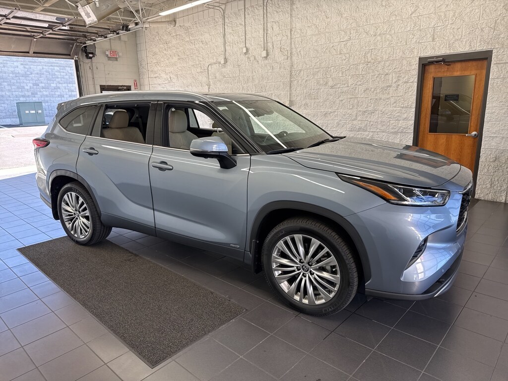 Used 2023 Toyota Highlander Hybrid Platinum SUV
