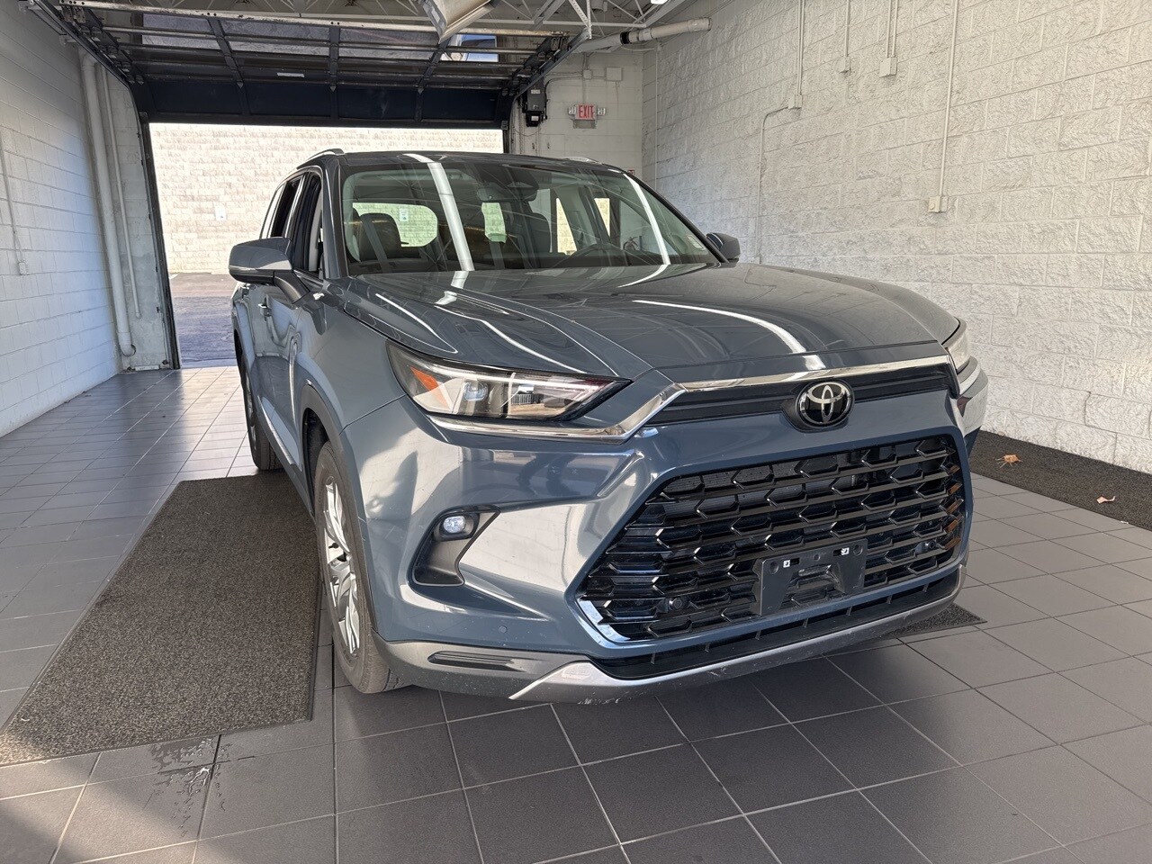 2025 Toyota Grand Highlander Limited photo 2