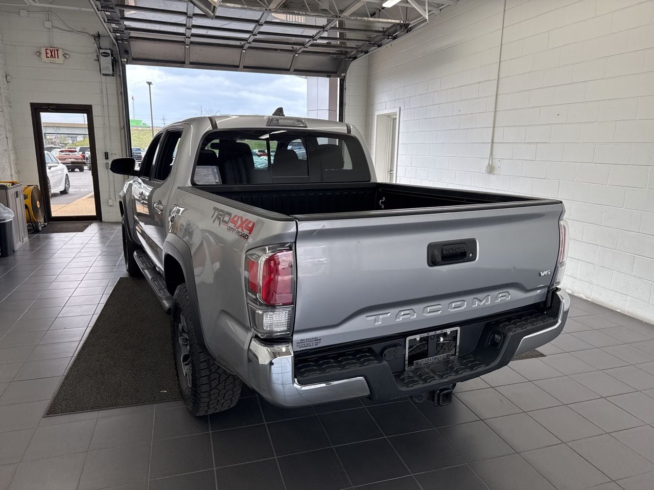 View vehicle photo 6