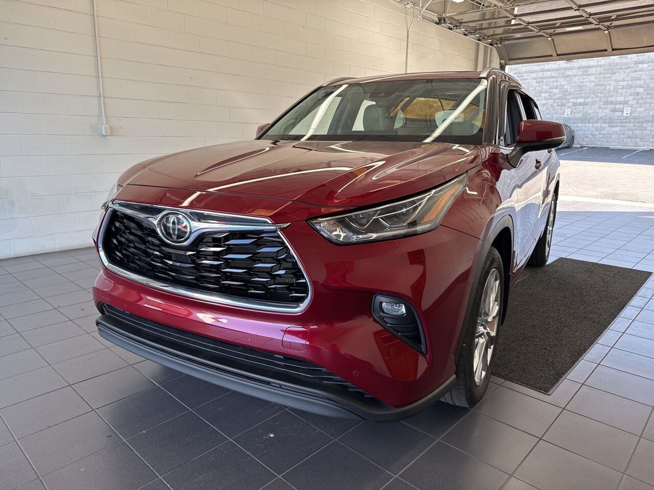 2023 Toyota Highlander Limited photo 3