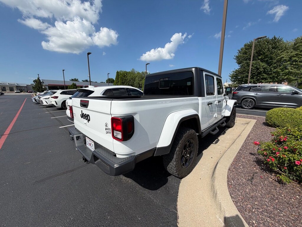 Used 2023 Jeep Gladiator Willys Truck