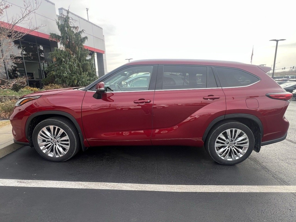 Used 2023 Toyota Highlander Platinum SUV
