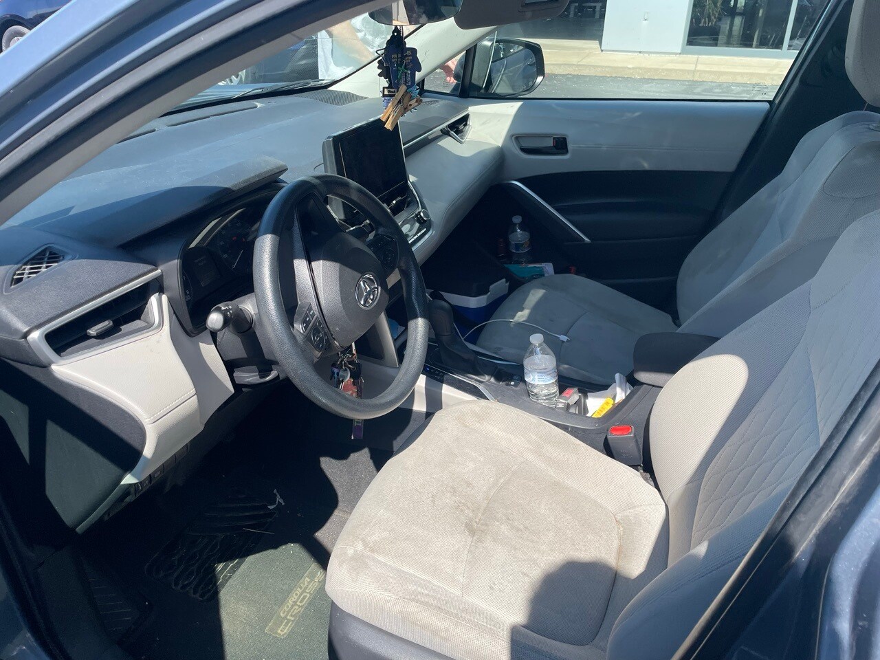 2023 Toyota Corolla Cross L photo 2