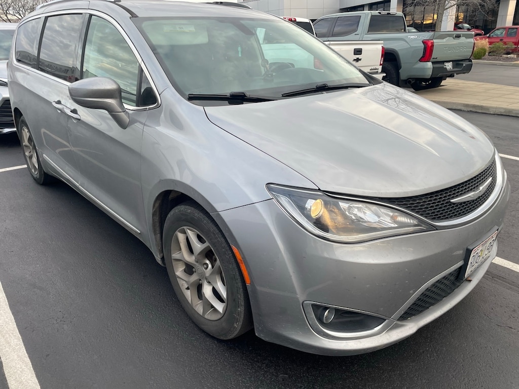 Used 2018 Chrysler Pacifica Touring L Minivan/Van
