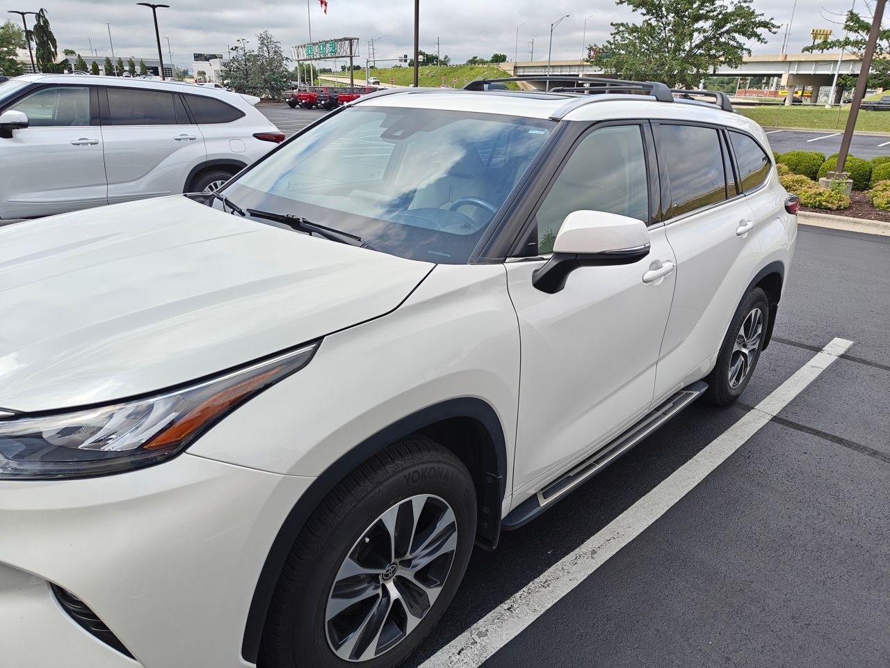 2020 Toyota Highlander XLE 4x2 V6's photo