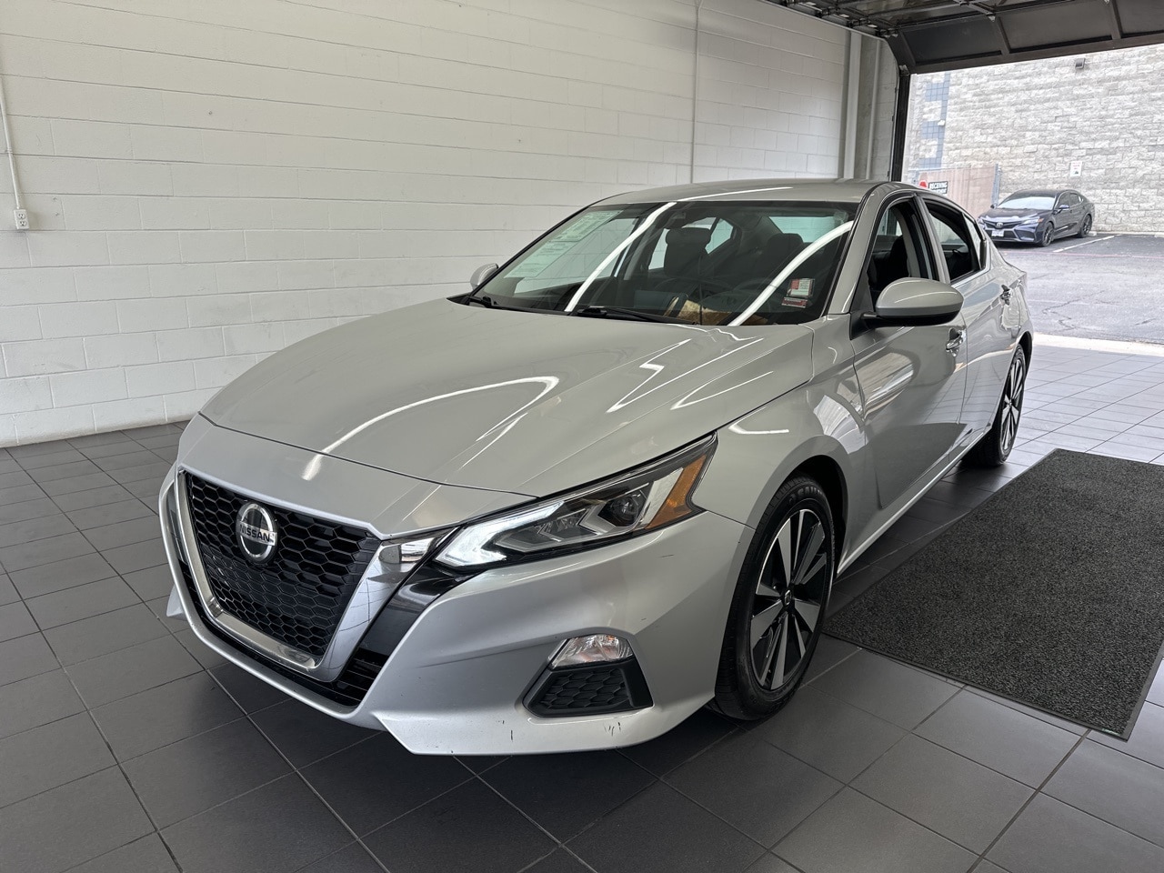 Used 2022 Nissan Altima SV with VIN 1N4BL4DV0NN306886 for sale in Springfield, MO