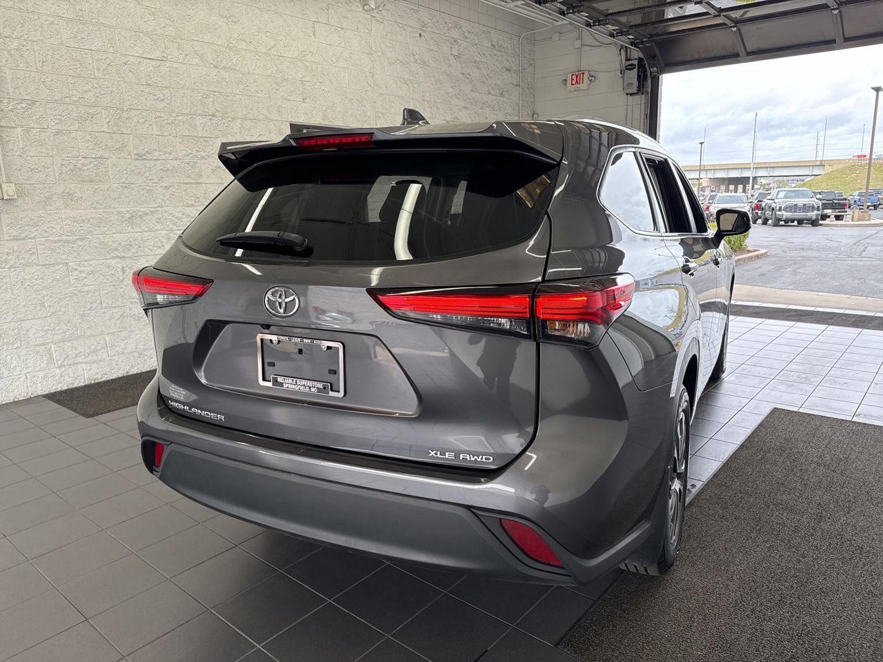 View vehicle photo 7