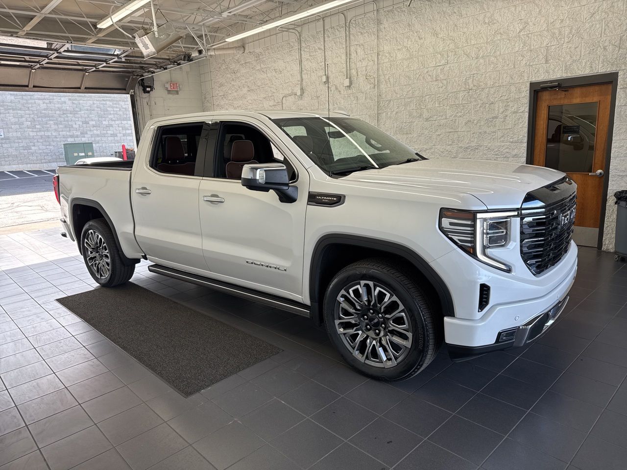 2024 GMC Sierra 4WD Crew Cab Short Box Denali Ultimate's photo