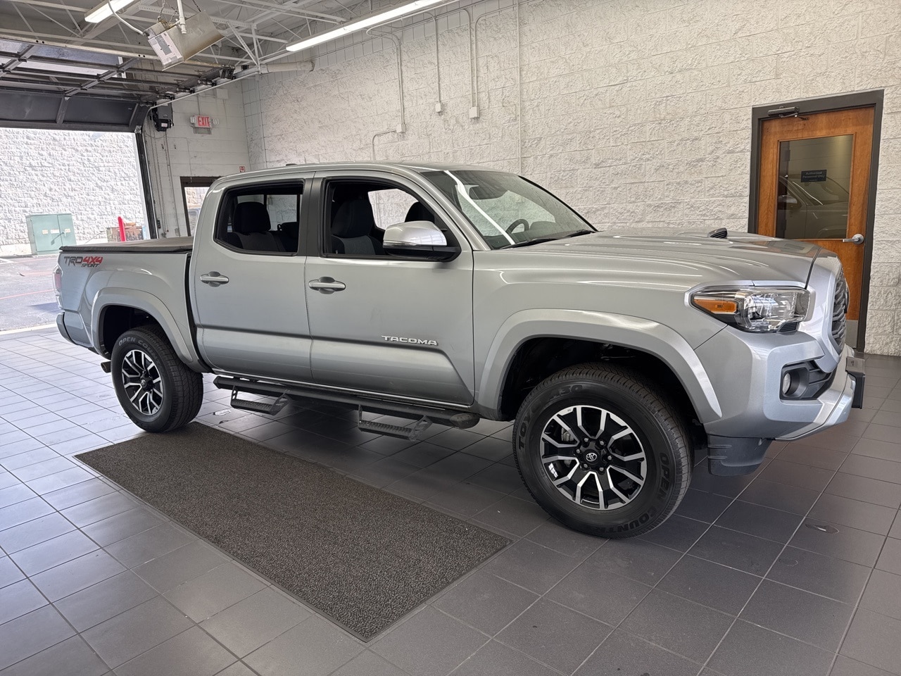 2023 Toyota Tacoma TRD Sport's photo