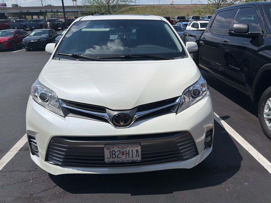 Used 2019 Toyota Sienna XLE Minivan/Van