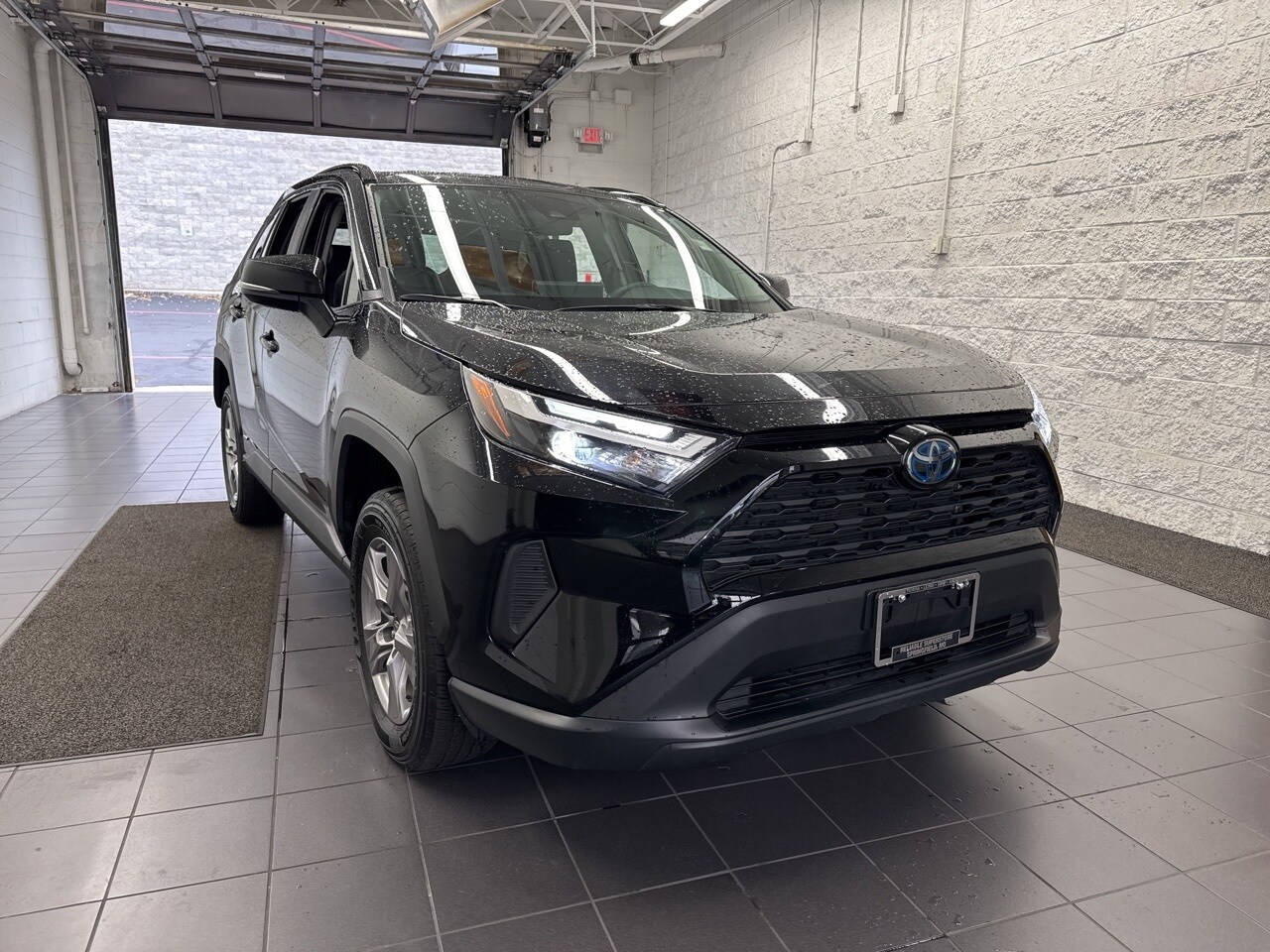 2024 Toyota RAV4 Hybrid XLE photo 2