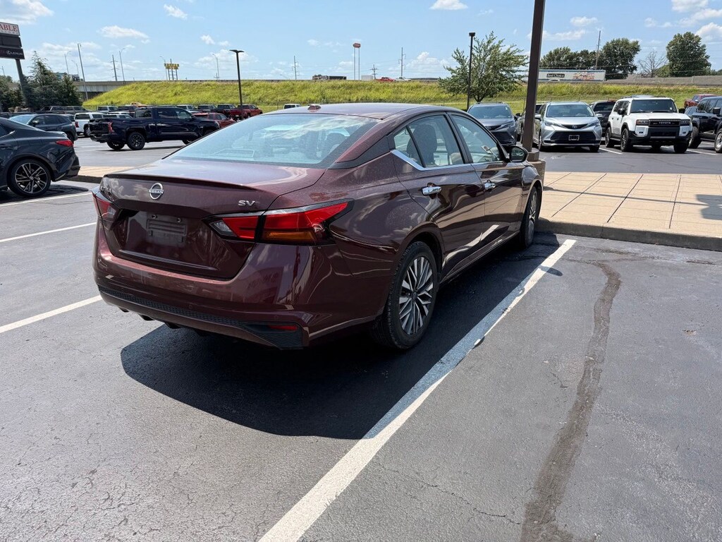 Used 2024 Nissan Altima 2.5 SV Sedan