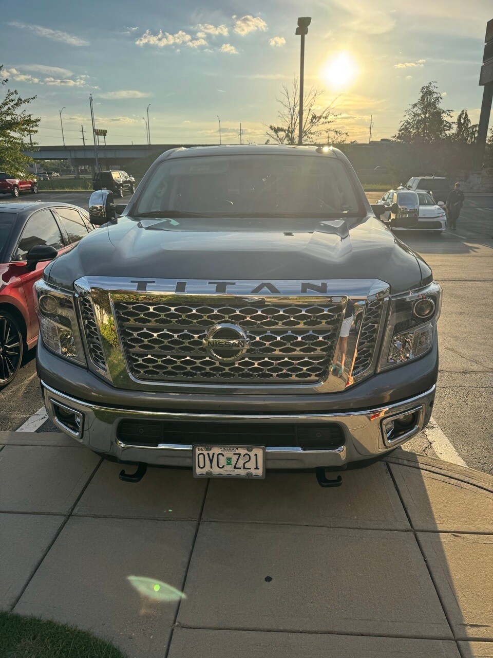 2019 Nissan Titan SL photo 3