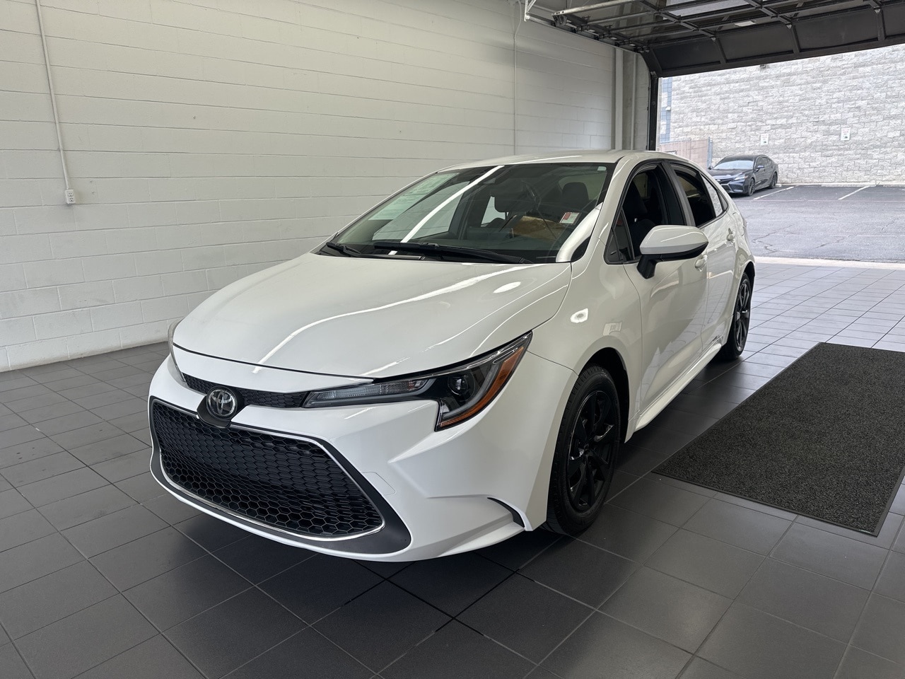 Used 2021 Toyota Corolla LE with VIN 5YFEPMAE3MP209330 for sale in Springfield, MO