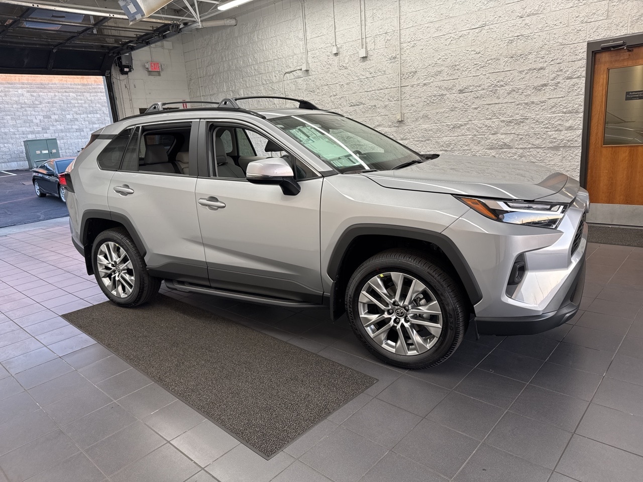 2025 Toyota RAV4 XLE Premium's photo