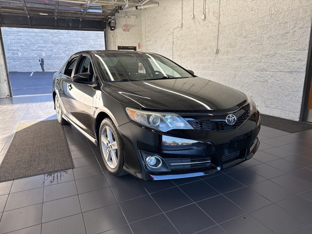 2012 Toyota Camry SE photo 2