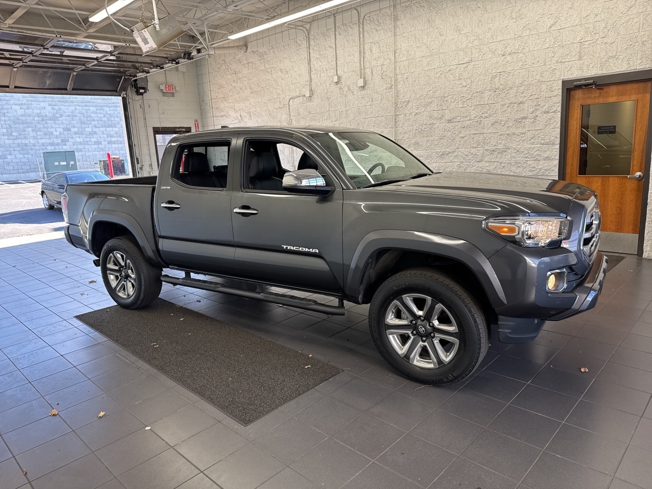 2019 Toyota Tacoma Limited's photo