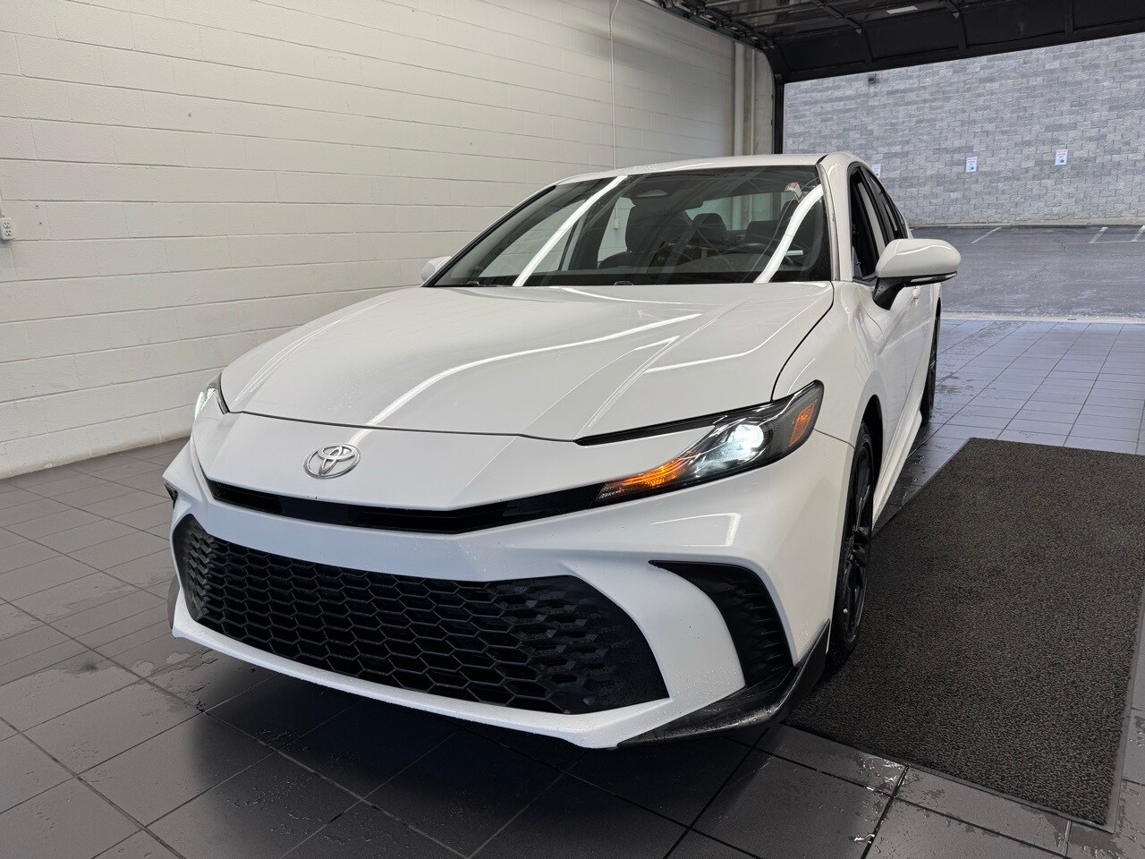 2025 Toyota Camry SE photo 2