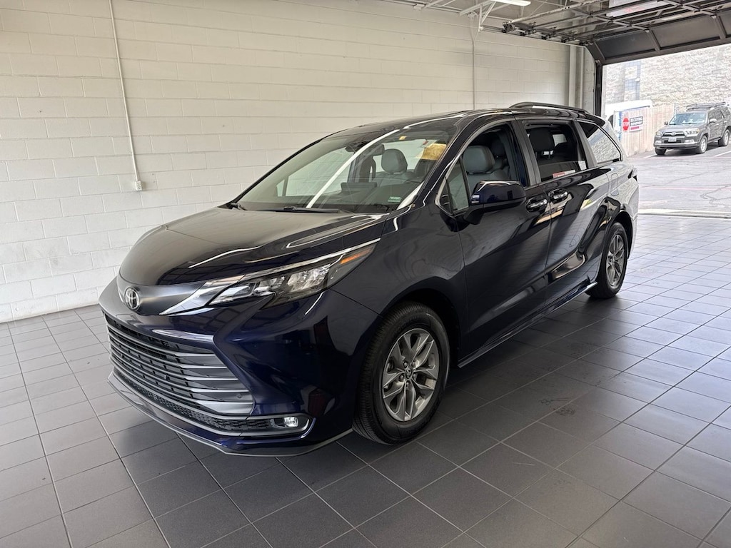 Used 2026 Toyota Sienna XLE Minivan/Van