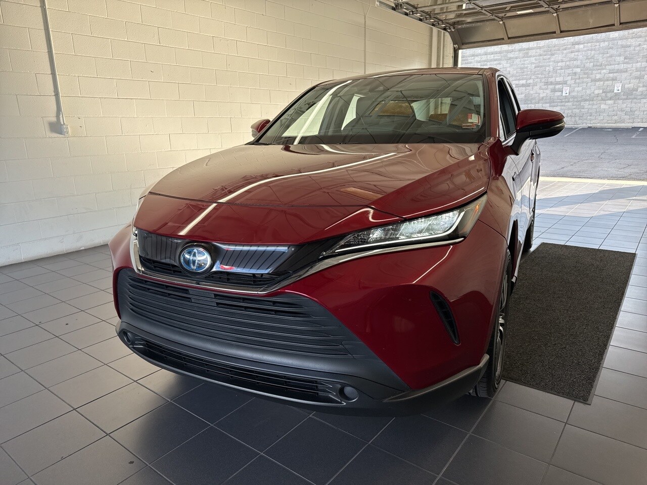 2021 Toyota Venza LE photo 3