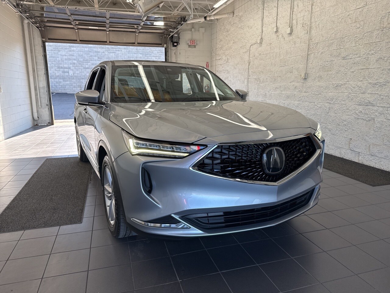 2023 Acura MDX SH-AWD photo 2