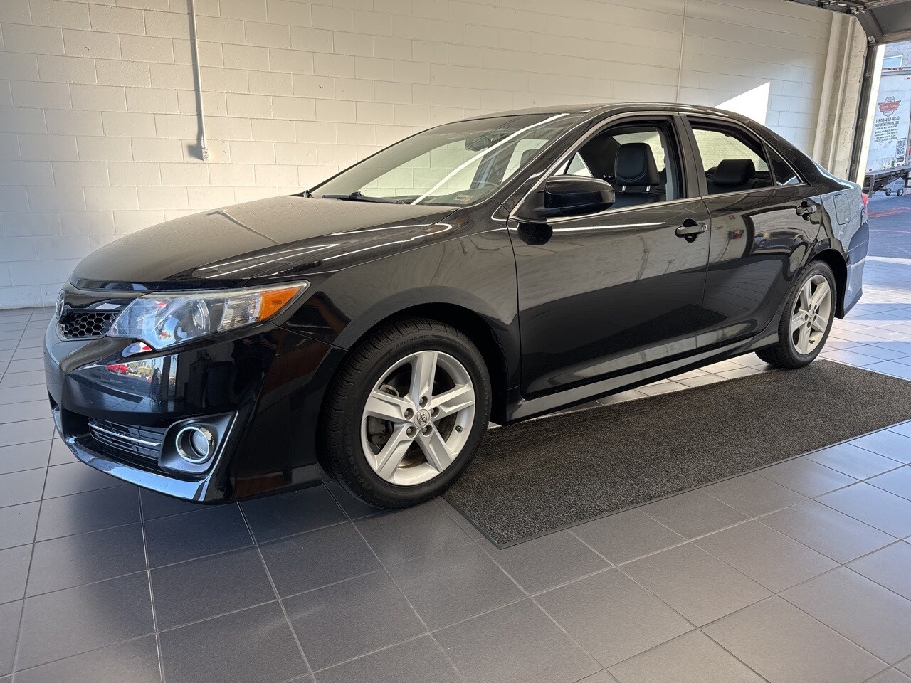 2012 Toyota Camry SE photo 4
