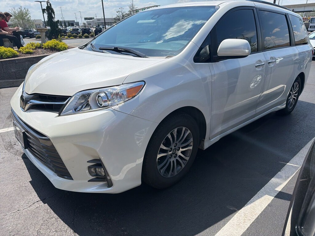 Used 2019 Toyota Sienna XLE Minivan/Van