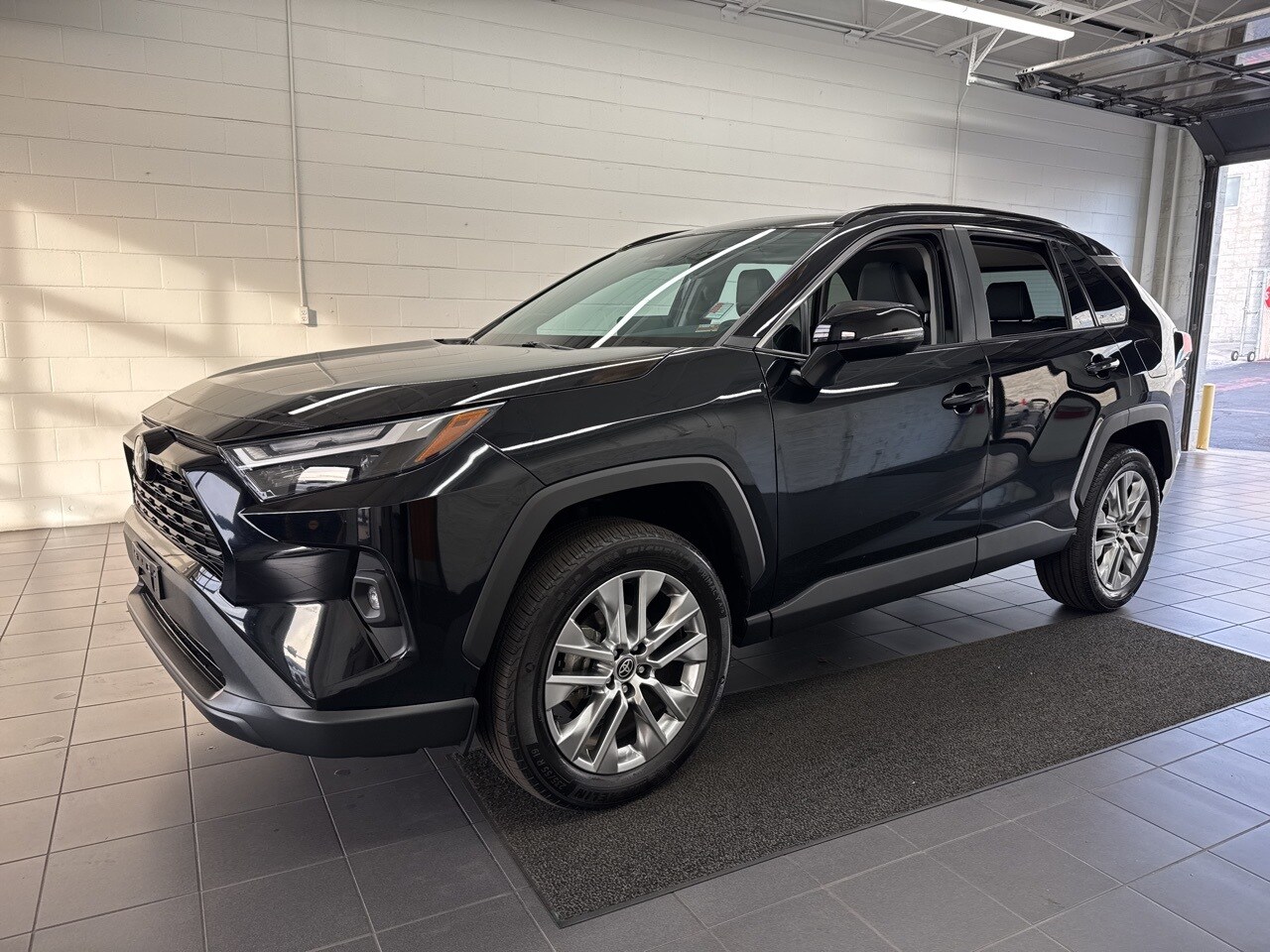 2024 Toyota RAV4 XLE Premium photo 4