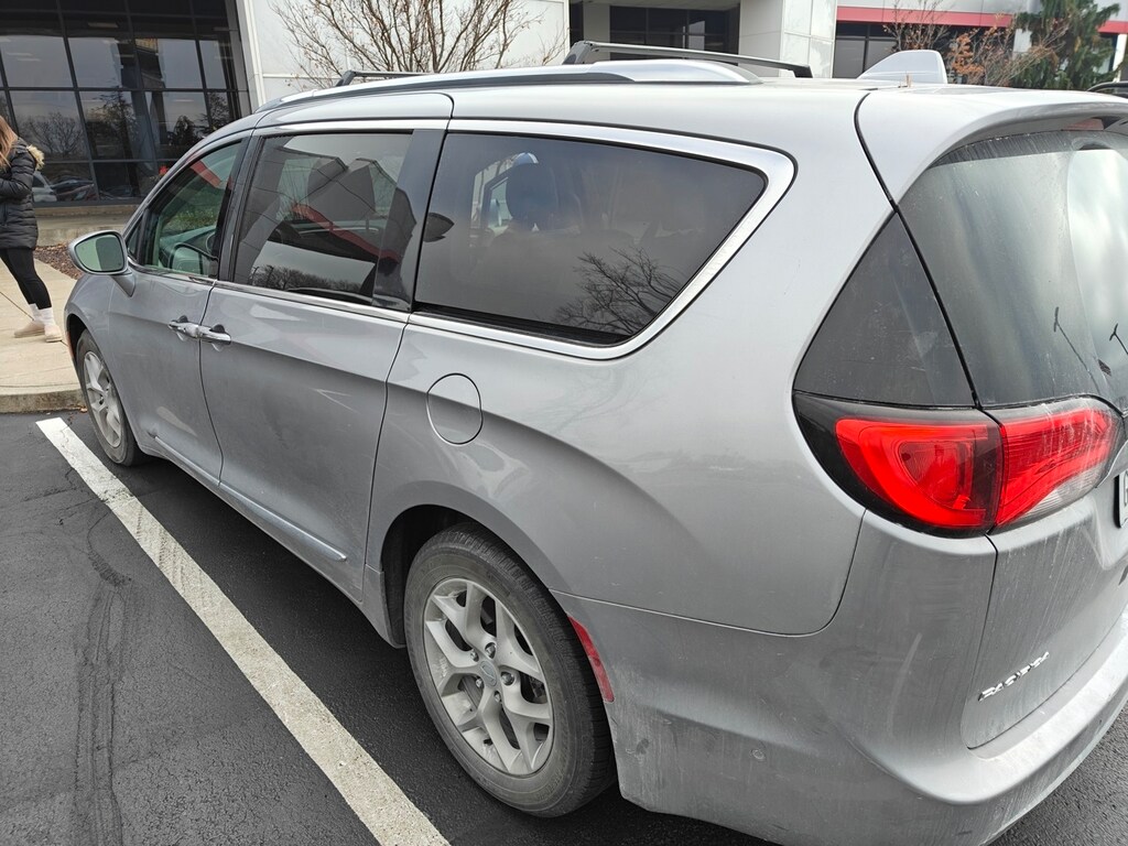 Used 2018 Chrysler Pacifica Touring L Minivan/Van