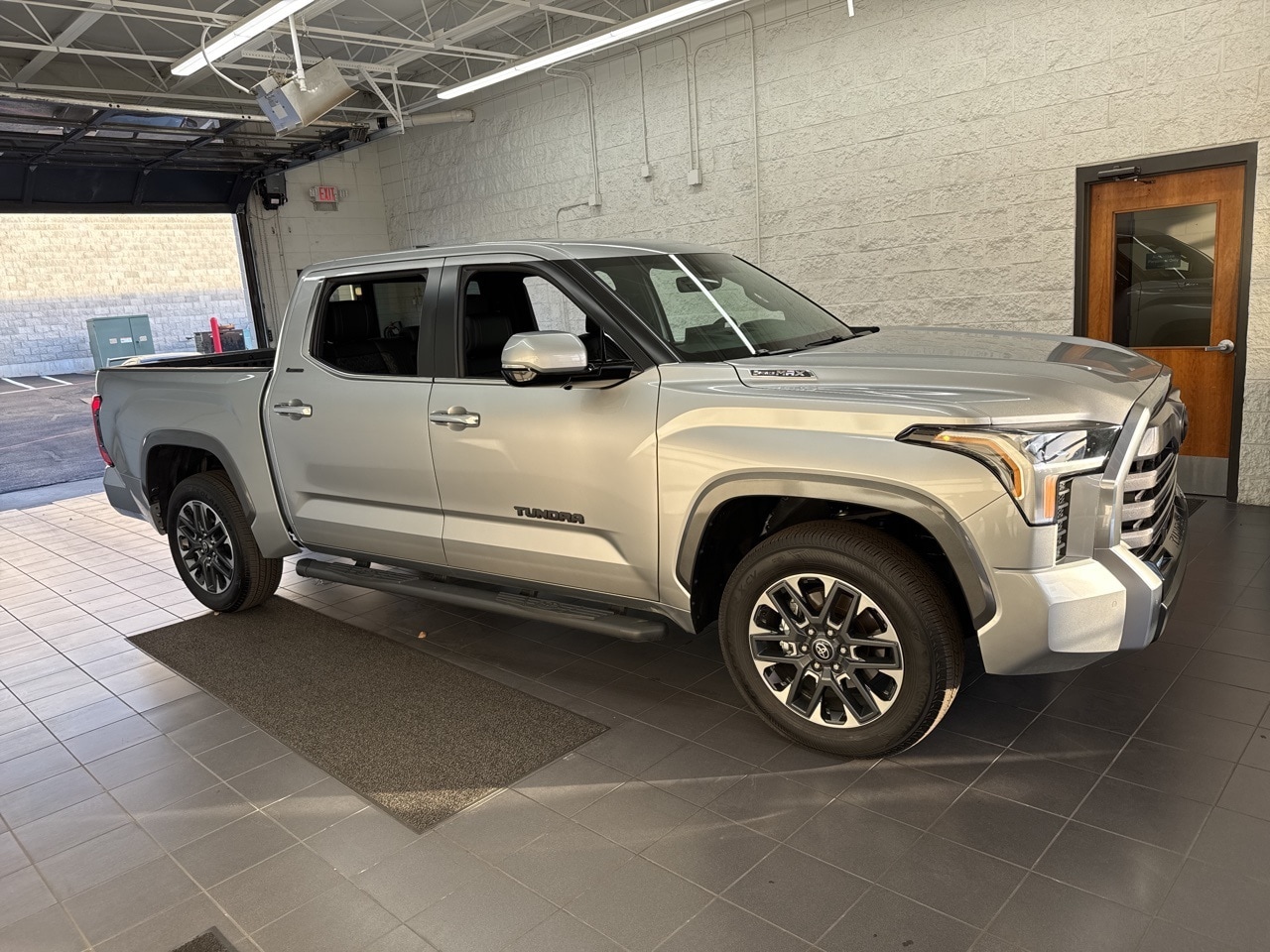 2025 Toyota Tundra Limited's photo