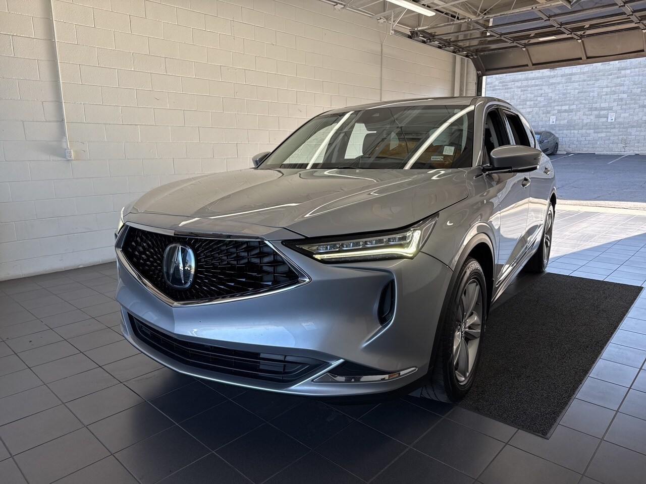 2023 Acura MDX SH-AWD photo 3