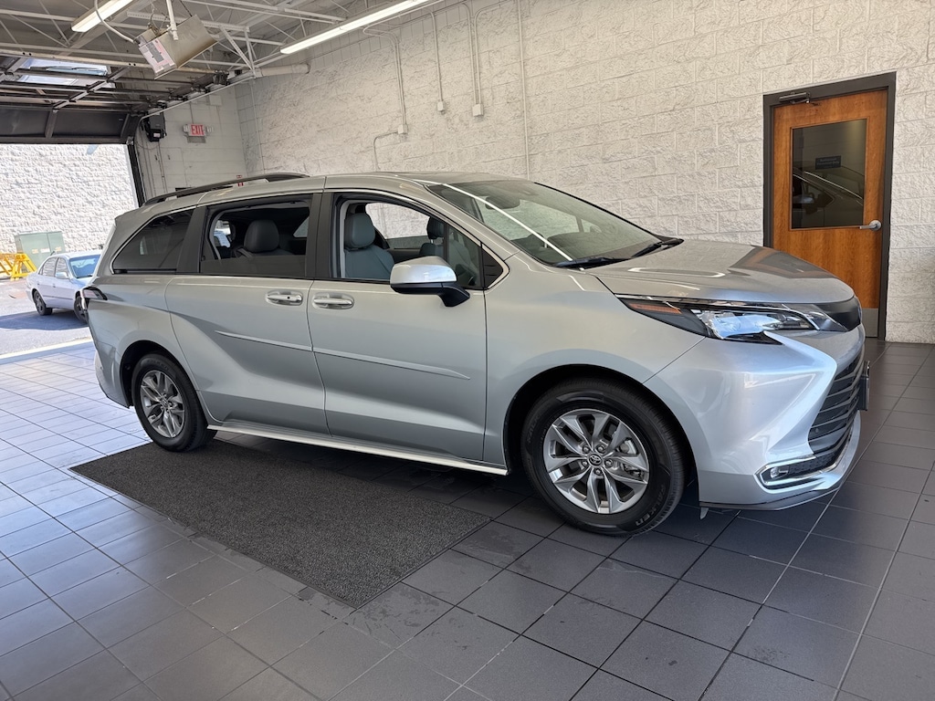 Certified 2024 Toyota Sienna XLE Minivan/Van