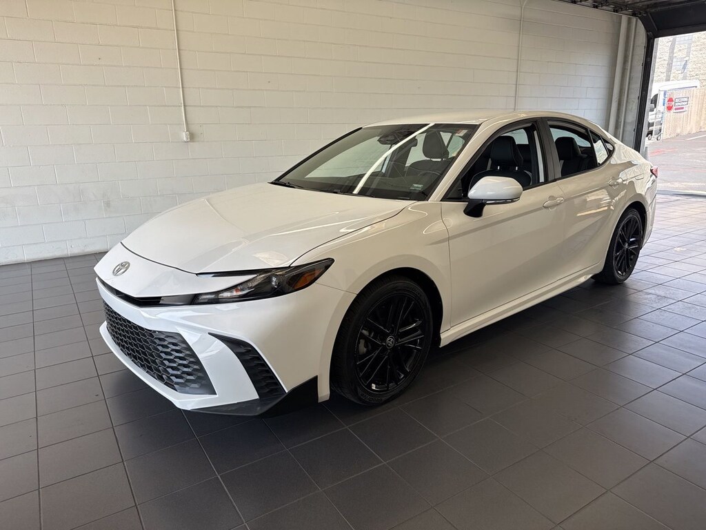 Used 2025 Toyota Camry SE Sedan