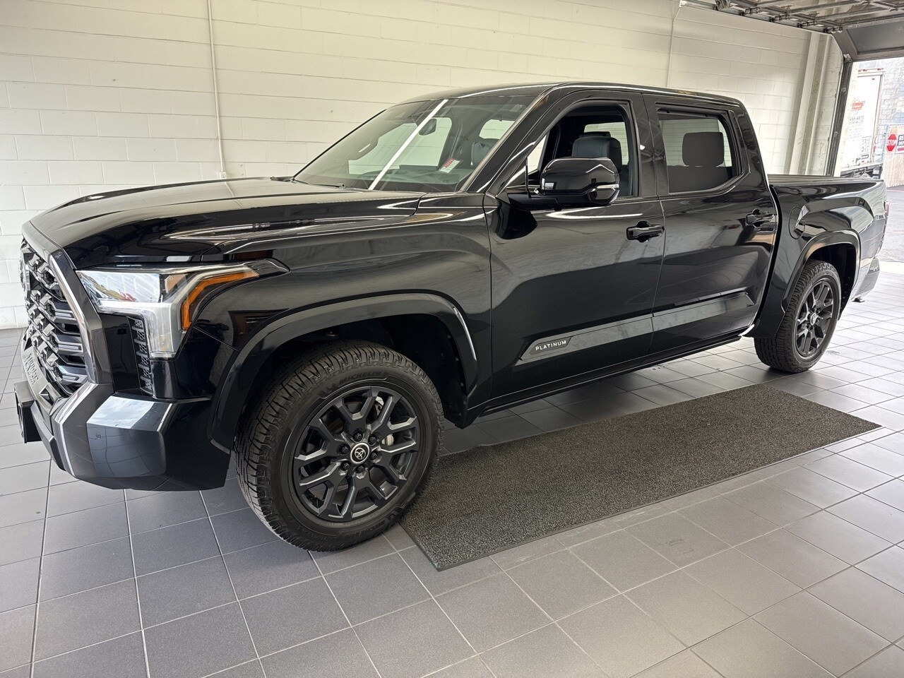 2022 Toyota Tundra Platinum photo 4