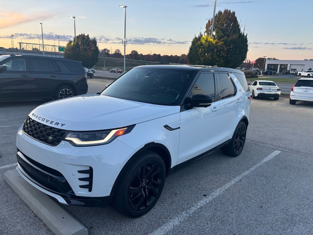 Used 2024 Land Rover Discovery Dynamic SE SUV