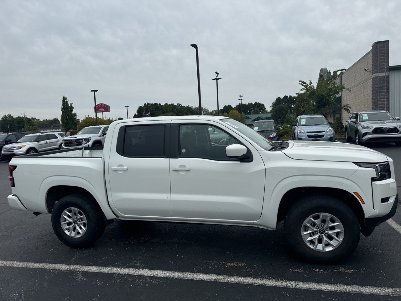 Used 2024 Nissan Frontier SV with VIN 1N6ED1EK2RN629041 for sale in Springfield, MO